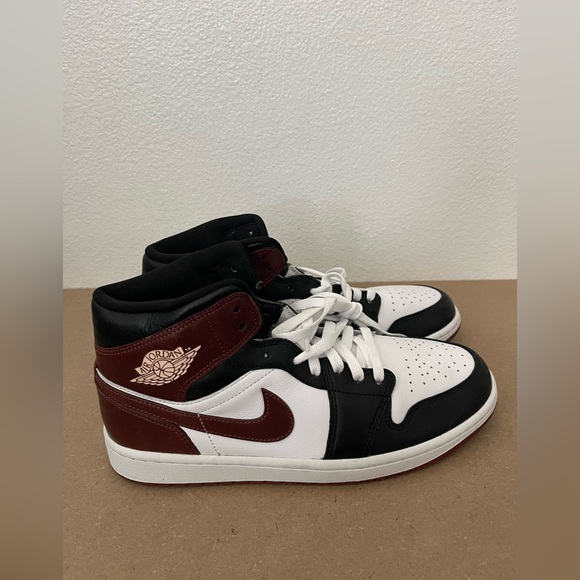 Nike Men's Jordan 1 Mid SE White/Dark Pony-Black (HF3216 102) Sneakers Sz 9 - Picture 2 of 9